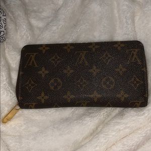 Louis Vuitton Zippie Wallet